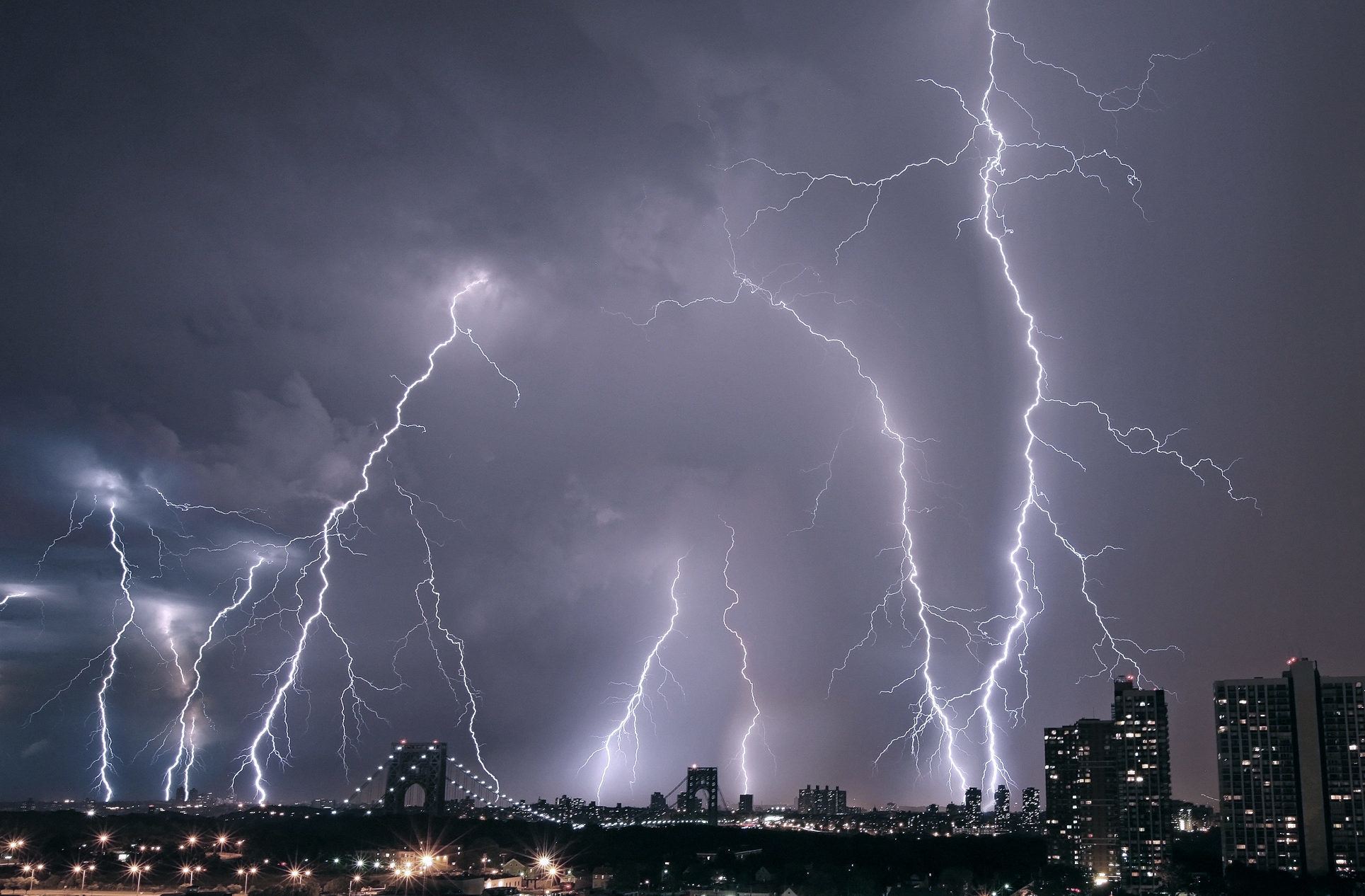 Download-pictures-of-lightning - ManageMagazine